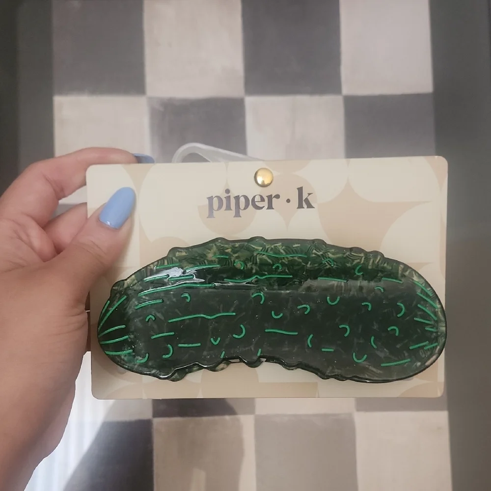Piper K Green Pickle 🥒 Hair Clip - Picture 1 of 1